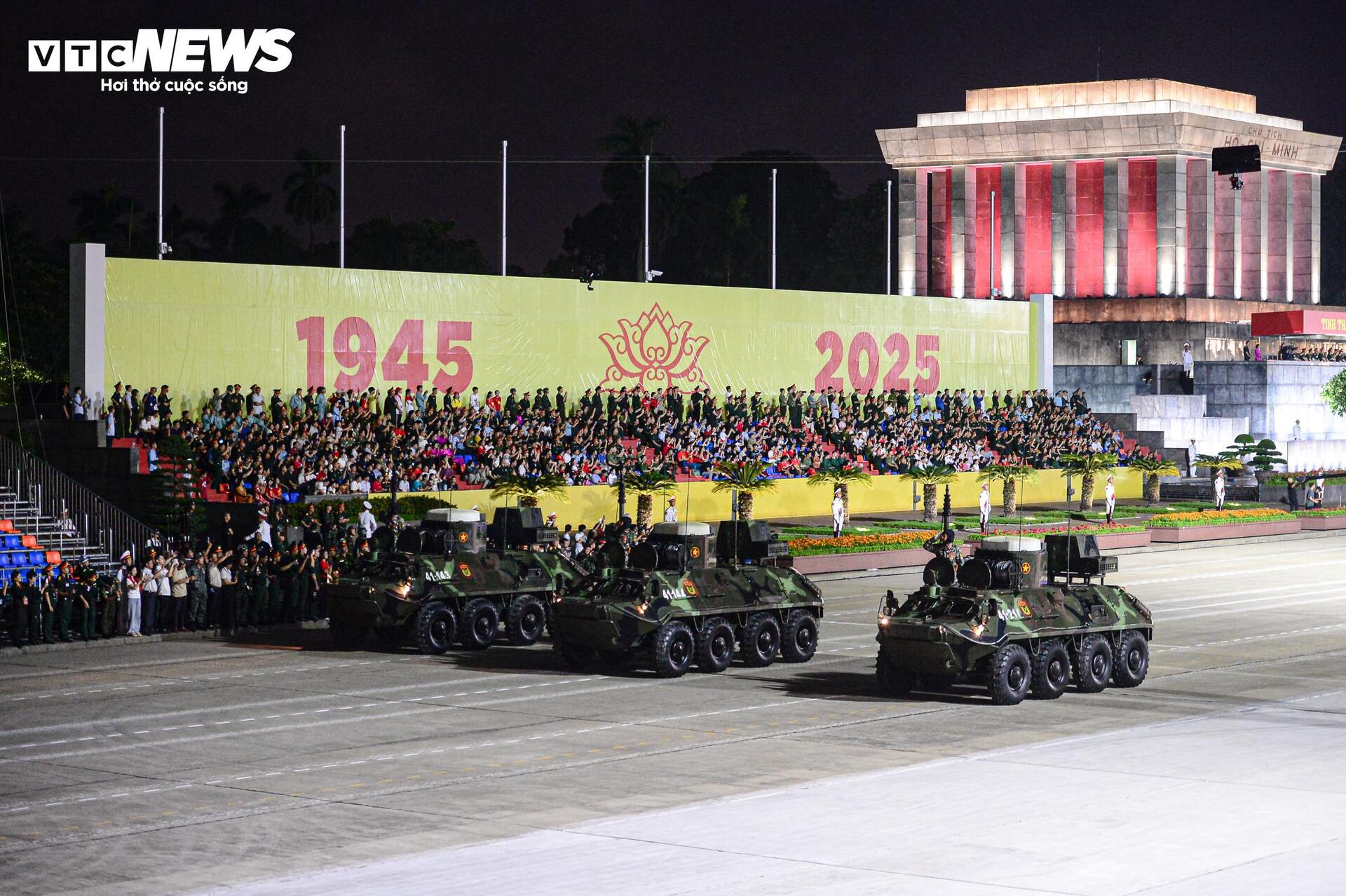 dan-khi-tai-lan-dau-tong-hop-luyen-tai-quang-truong-ba-dinh-21-8-2025-vtcnews-3-21462921-1755797266337-1755797266457882782661.jpg