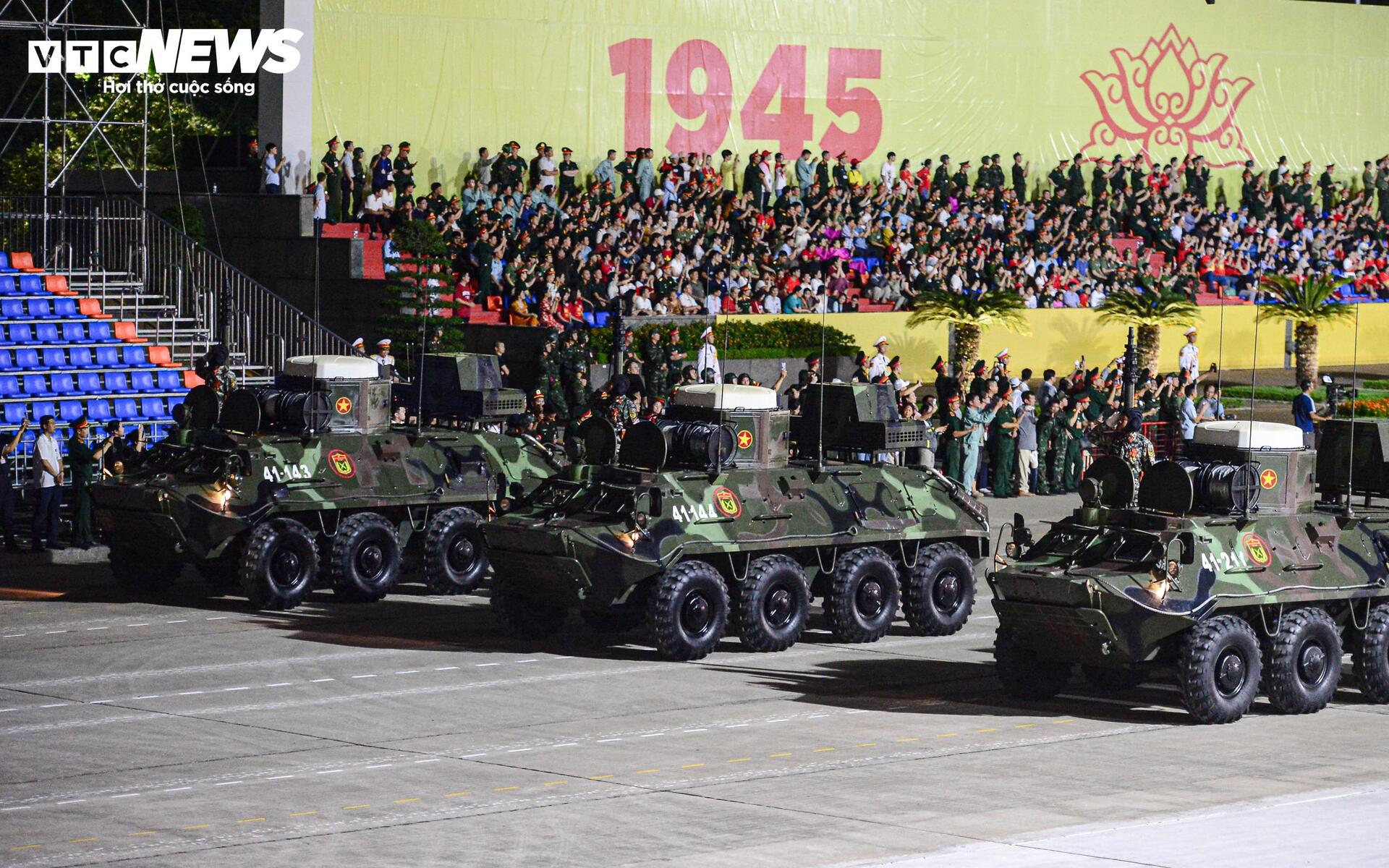 dan-khi-tai-lan-dau-tong-hop-luyen-tai-quang-truong-ba-dinh-21-8-2025-vtcnews-4-21465681-1755797267117-17557972672521787822431.jpg