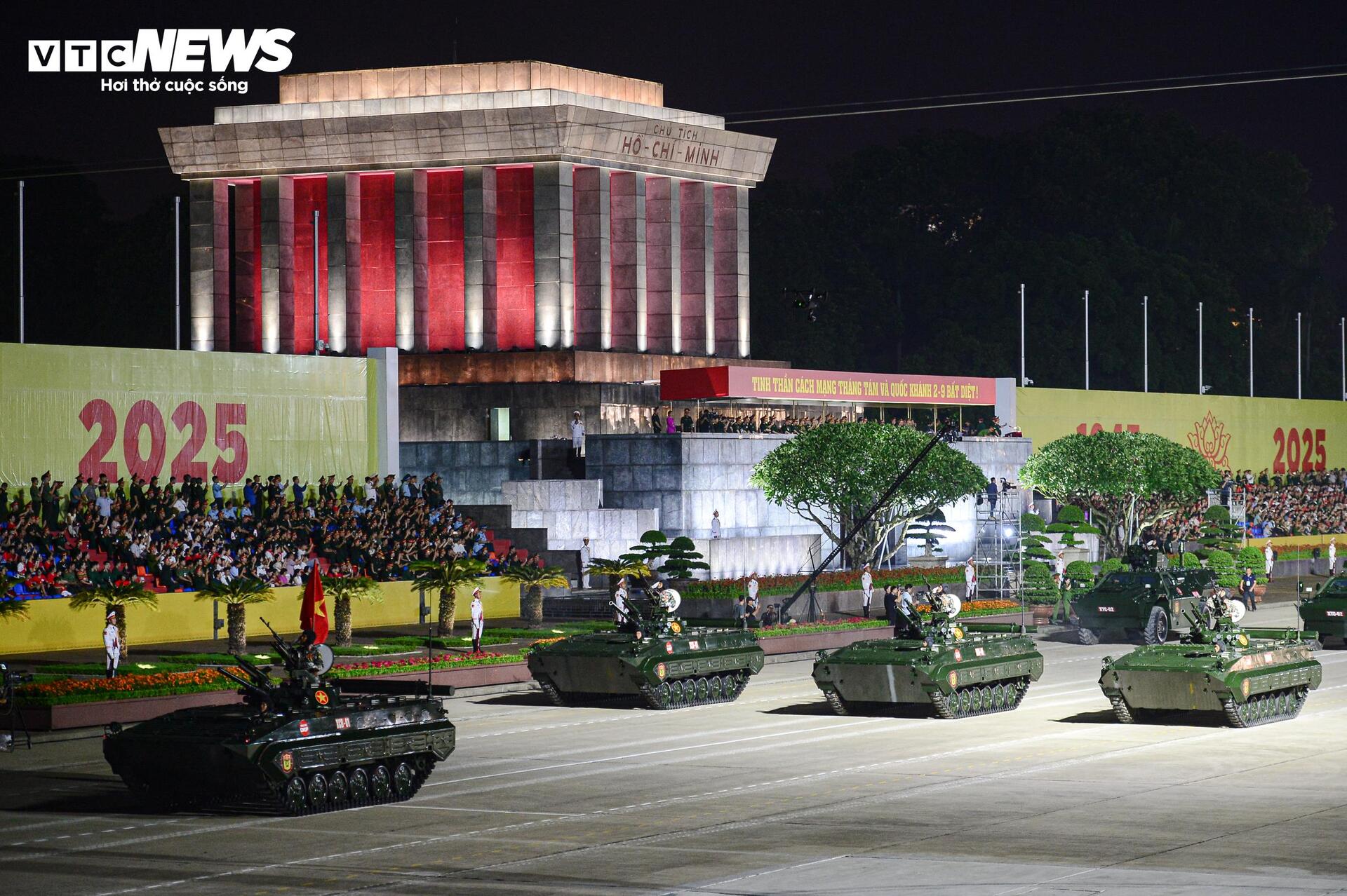 dan-khi-tai-lan-dau-tong-hop-luyen-tai-quang-truong-ba-dinh-21-8-2025-vtcnews-5-21474697-1755797267721-1755797267840315753599.jpg