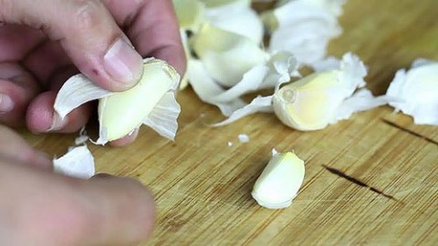 Một nhúm vỏ tỏi mà thanh lọc không gian sống cực tốt, đủ để trấn an trong tháng 7 âm 'cô hồn'- Ảnh 5. Một nhúm vỏ tỏi mà thanh lọc không gian sống cực tốt, đủ để trấn an trong tháng 7 âm 'cô hồn'- Ảnh 5.