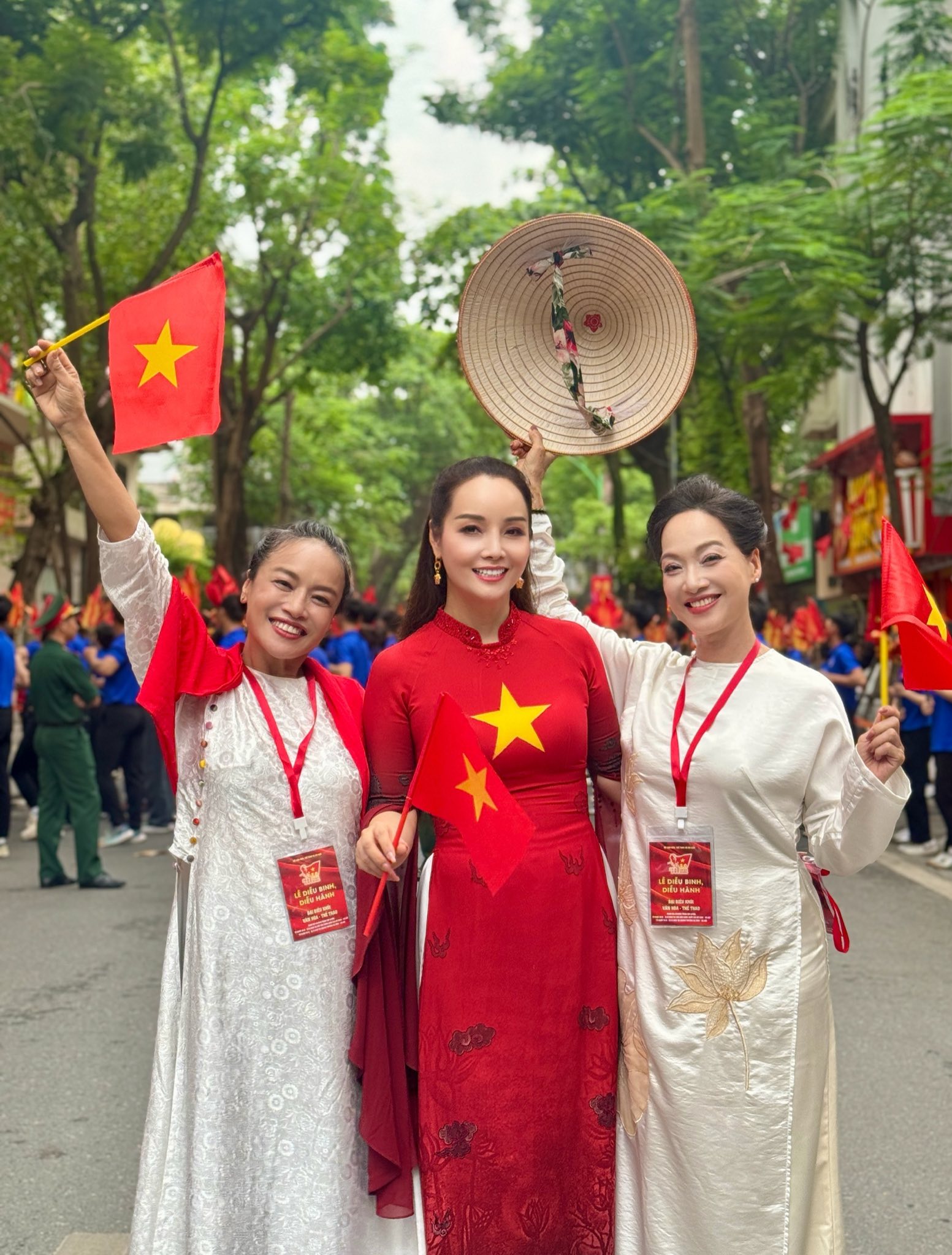 Hình ảnh đầy tự hào của nghệ sĩ Việt khi tham gia tổng hợp luyện diễu hành A80 - Ảnh 5. Hình ảnh đầy tự hào của nghệ sĩ Việt khi tham gia tổng hợp luyện diễu hành A80 - Ảnh 5.