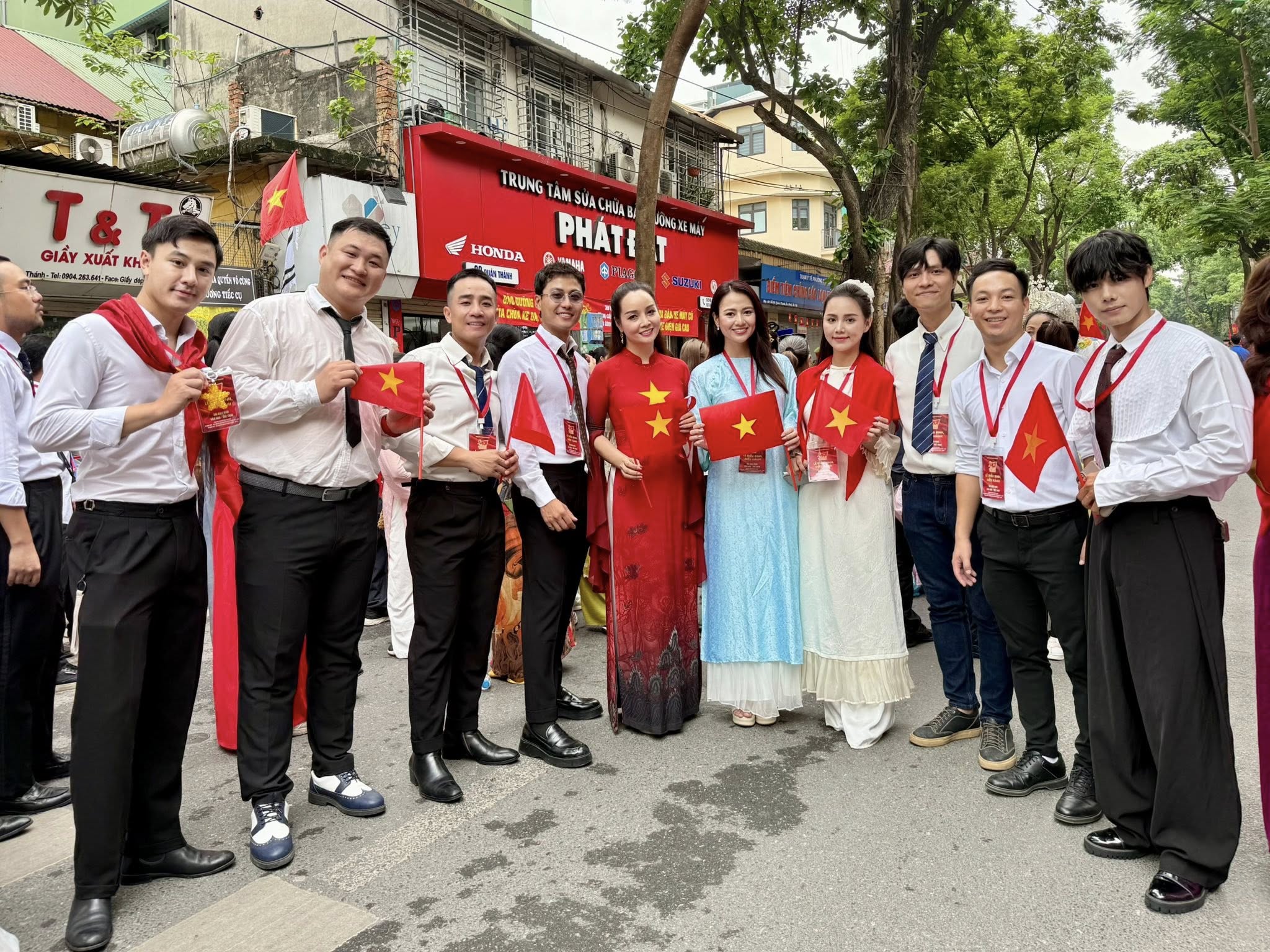 Hình ảnh đầy tự hào của nghệ sĩ Việt khi tham gia tổng hợp luyện diễu hành A80 - Ảnh 3. Hình ảnh đầy tự hào của nghệ sĩ Việt khi tham gia tổng hợp luyện diễu hành A80 - Ảnh 3.
