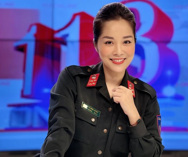 Nữ chính 'Nhật ký Vàng Anh' giờ là Đại úy công an, kín tiếng đời tư ở tuổi 40 - Ảnh 2. Nữ chính 'Nhật ký Vàng Anh' giờ là Đại úy công an, kín tiếng đời tư ở tuổi 40 - Ảnh 2.