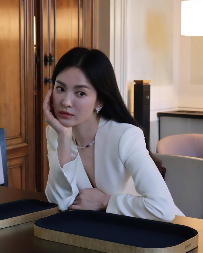 6 năm sau ly hôn, Song Hye Kyo gây 'bỏng mắt' chỉ vì một chi tiết - Ảnh 3. 6 năm sau ly hôn, Song Hye Kyo gây 'bỏng mắt' chỉ vì một chi tiết - Ảnh 3.
