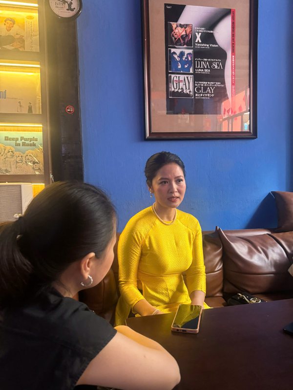 Đinh Thúy Hà - diễn viên phim 'Mưa đỏ': '2 con trai chính là động lực vực tinh thần tôi dạy sau ly hôn'- Ảnh 3. Đinh Thúy Hà - diễn viên phim 'Mưa đỏ': '2 con trai chính là động lực vực tinh thần tôi dạy sau ly hôn'- Ảnh 3.