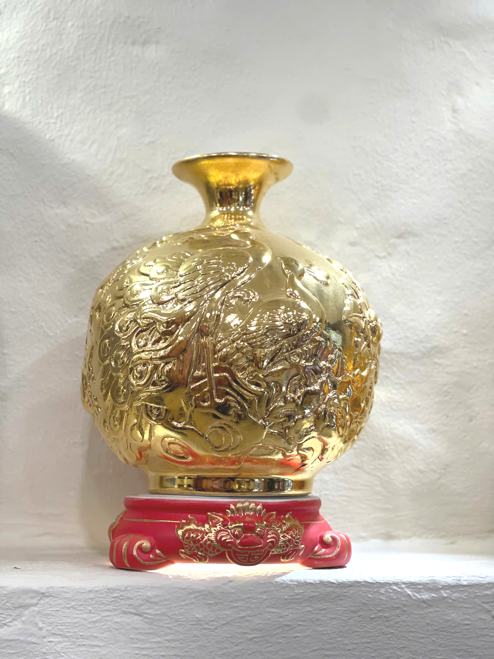 Chiêm ngưỡng sản phẩm gốm sứ được phủ vàng 24k độc đáo- Ảnh 1. Chiêm ngưỡng sản phẩm gốm sứ được phủ vàng 24k độc đáo- Ảnh 1.