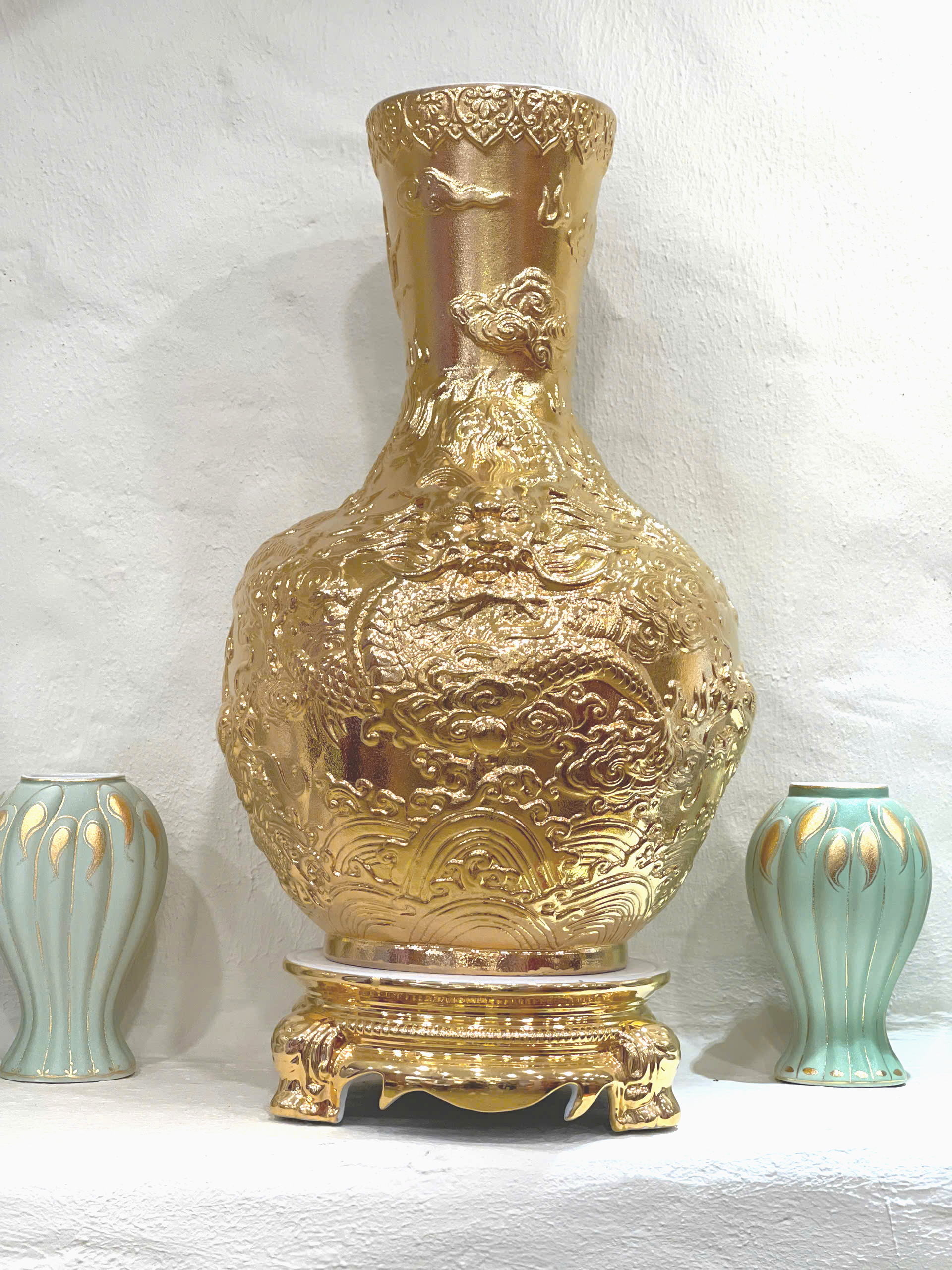 Chiêm ngưỡng sản phẩm gốm sứ được phủ vàng 24k độc đáo- Ảnh 3. Chiêm ngưỡng sản phẩm gốm sứ được phủ vàng 24k độc đáo- Ảnh 3.