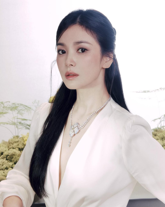 6 năm sau ly hôn, Song Hye Kyo gây 'bỏng mắt' chỉ vì một chi tiết - Ảnh 7. 6 năm sau ly hôn, Song Hye Kyo gây 'bỏng mắt' chỉ vì một chi tiết - Ảnh 7.