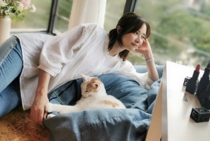 Ni cô đẹp nhất 'Tiếu ngạo giang hồ' bỏ showbiz, 50 tuổi sống kín tiếng một mình - Ảnh 3. Ni cô đẹp nhất 'Tiếu ngạo giang hồ' bỏ showbiz, 50 tuổi sống kín tiếng một mình - Ảnh 3.