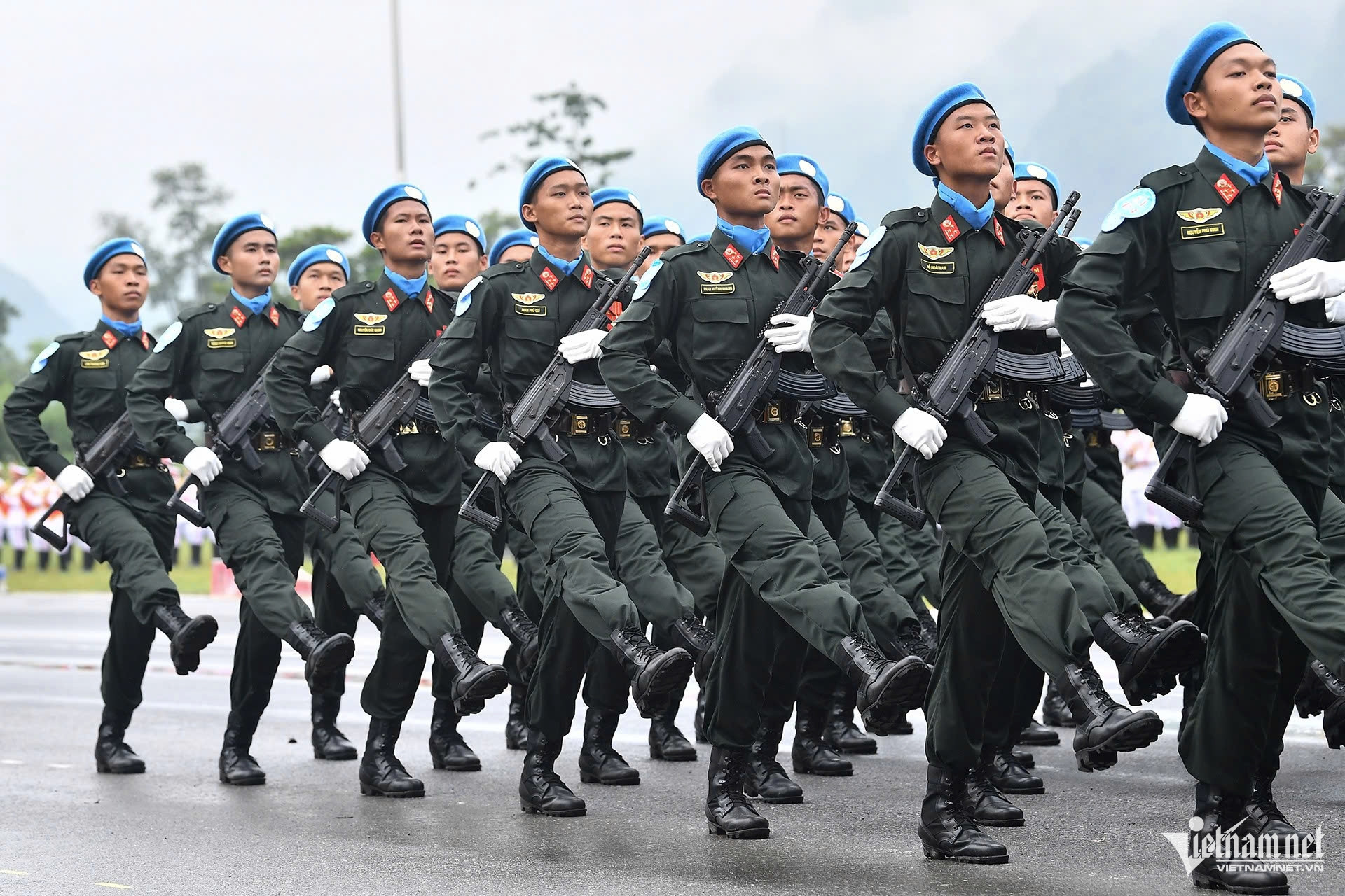 Những mẫu súng trang bị cho các khối diễu binh Quân đội, Công an - Ảnh 14. Những mẫu súng trang bị cho các khối diễu binh Quân đội, Công an - Ảnh 14.