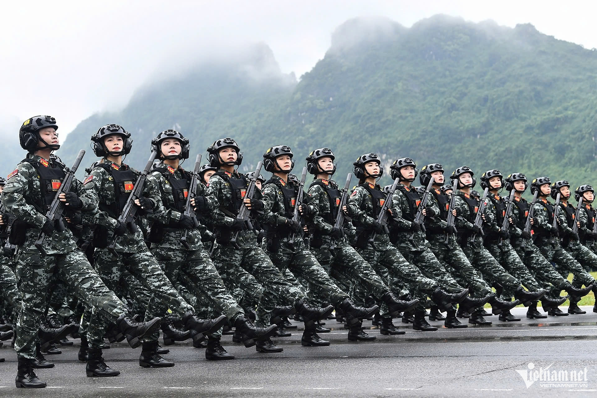 Những mẫu súng trang bị cho các khối diễu binh Quân đội, Công an - Ảnh 19. Những mẫu súng trang bị cho các khối diễu binh Quân đội, Công an - Ảnh 19.