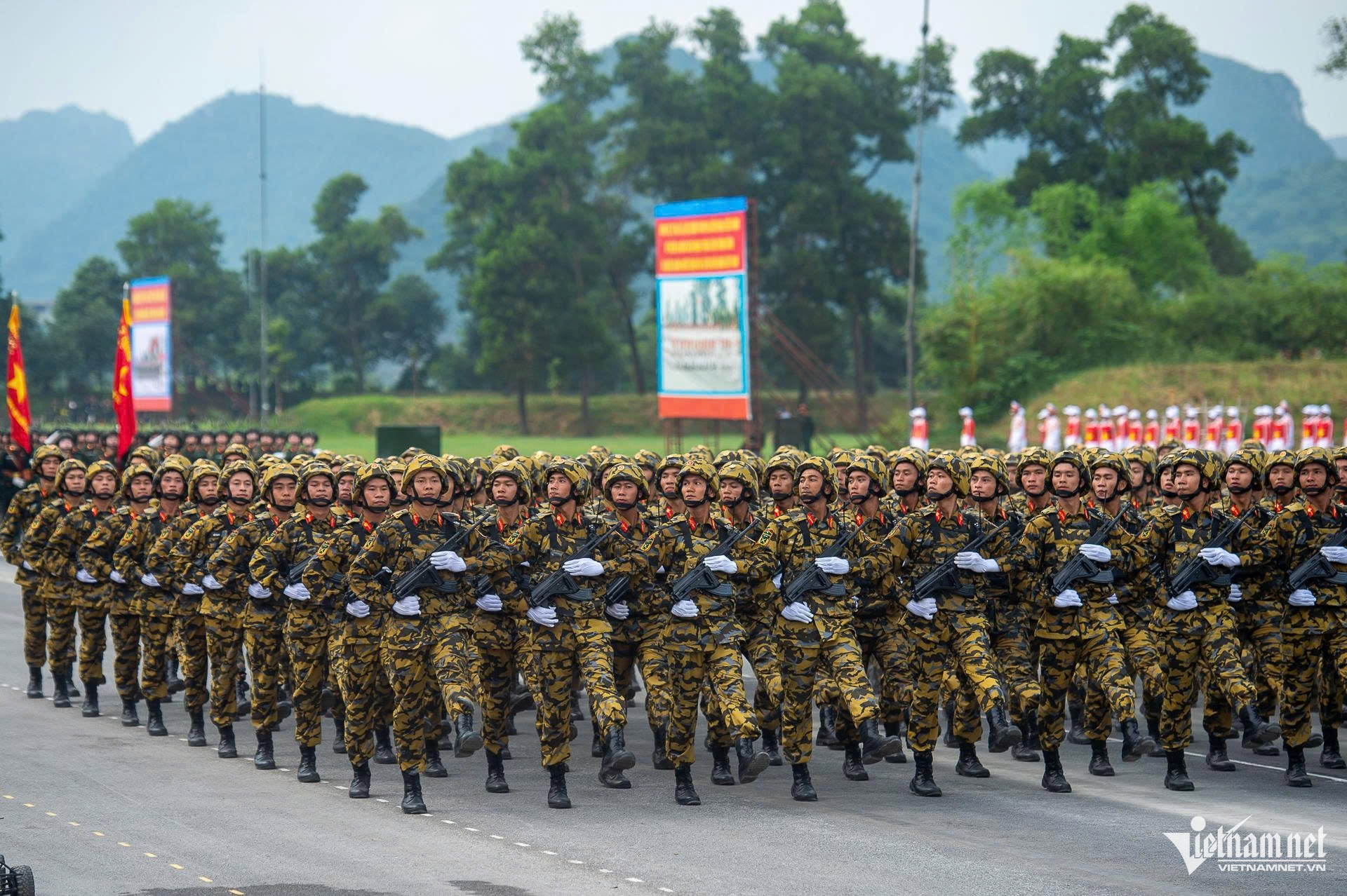 Những mẫu súng trang bị cho các khối diễu binh Quân đội, Công an - Ảnh 9. Những mẫu súng trang bị cho các khối diễu binh Quân đội, Công an - Ảnh 9.