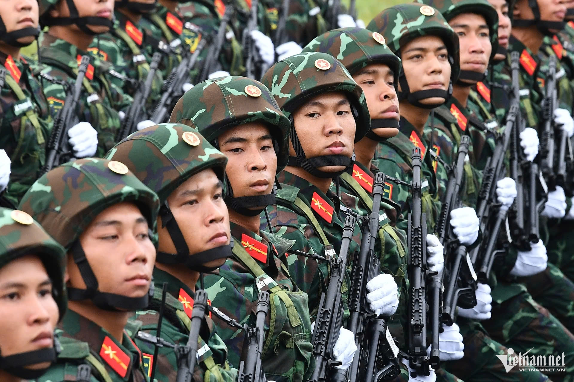 Những mẫu súng trang bị cho các khối diễu binh Quân đội, Công an - Ảnh 7. Những mẫu súng trang bị cho các khối diễu binh Quân đội, Công an - Ảnh 7.