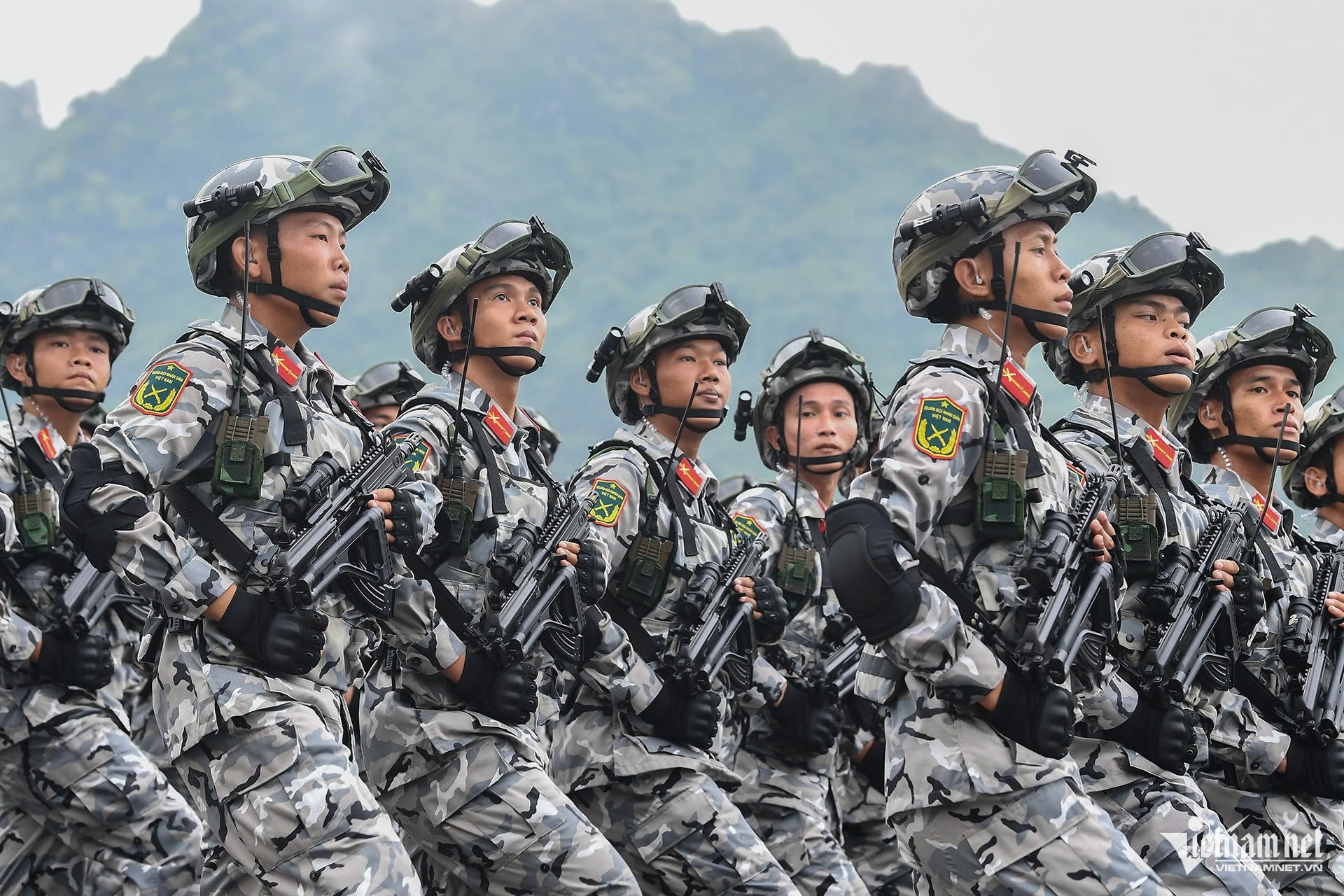 Những mẫu súng trang bị cho các khối diễu binh Quân đội, Công an - Ảnh 4. Những mẫu súng trang bị cho các khối diễu binh Quân đội, Công an - Ảnh 4.
