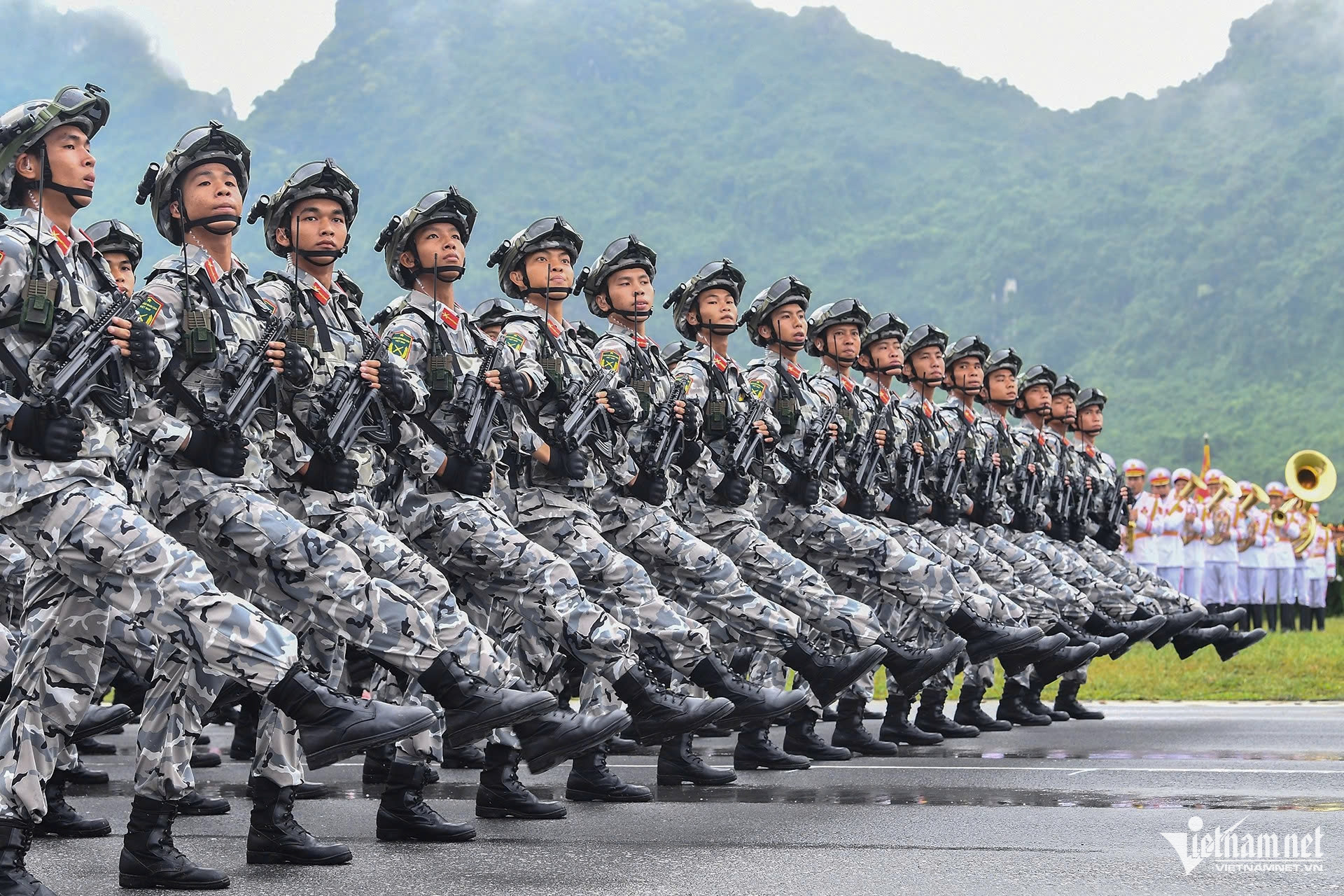 Những mẫu súng trang bị cho các khối diễu binh Quân đội, Công an - Ảnh 3. Những mẫu súng trang bị cho các khối diễu binh Quân đội, Công an - Ảnh 3.