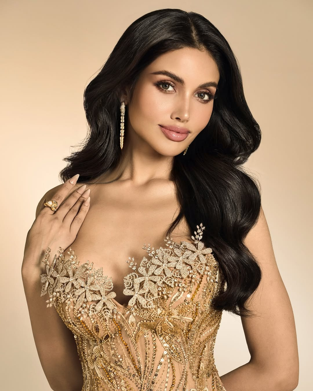 Mỹ nhân mặc đẹp nhất Cannes, giỏi 3 thứ tiếng thắng Miss Universe Thailand 2025 - Ảnh 2. Mỹ nhân mặc đẹp nhất Cannes, giỏi 3 thứ tiếng thắng Miss Universe Thailand 2025 - Ảnh 2.