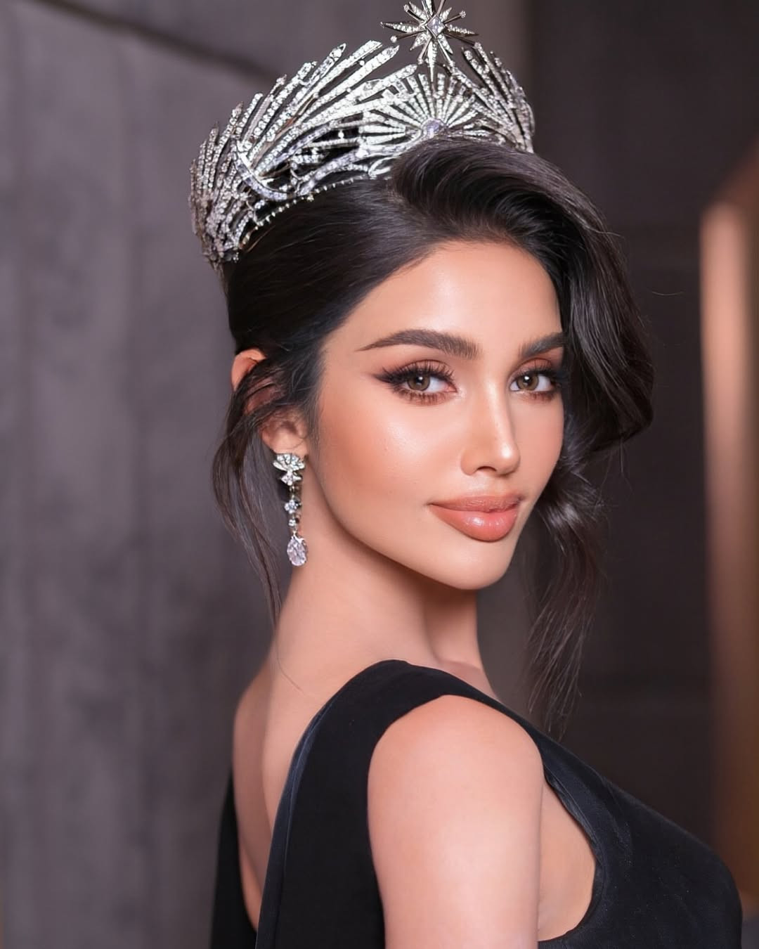Mỹ nhân mặc đẹp nhất Cannes, giỏi 3 thứ tiếng thắng Miss Universe Thailand 2025 - Ảnh 4. Mỹ nhân mặc đẹp nhất Cannes, giỏi 3 thứ tiếng thắng Miss Universe Thailand 2025 - Ảnh 4.