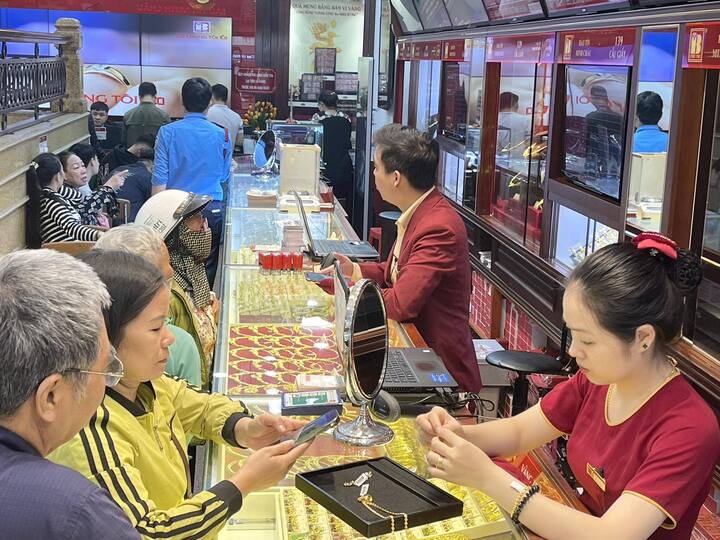 Giá vàng hôm nay 25/8: Vàng SJC tăng, vàng nhẫn ra sao? - Ảnh 2.