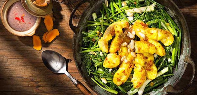 Vychutnejte si hanojské speciality u příležitosti 2. září prostřednictvím slavných pokrmů - Foto 7. Thưởng thức đặc sản Hà Nội dịp lễ 2/9 qua những món ăn nổi tiếng- Ảnh 7.