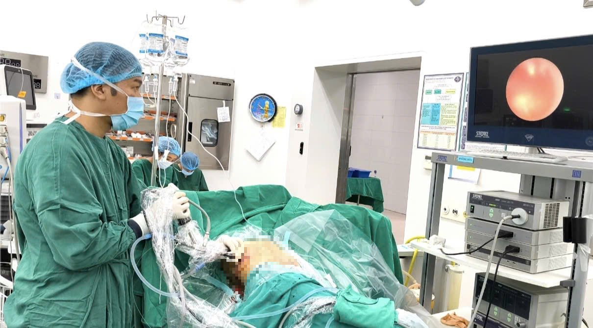 Sai lầm sau phẫu thuật suốt 2 năm khiến người đàn ông phải lọc máu cấp cứu - Ảnh 1.