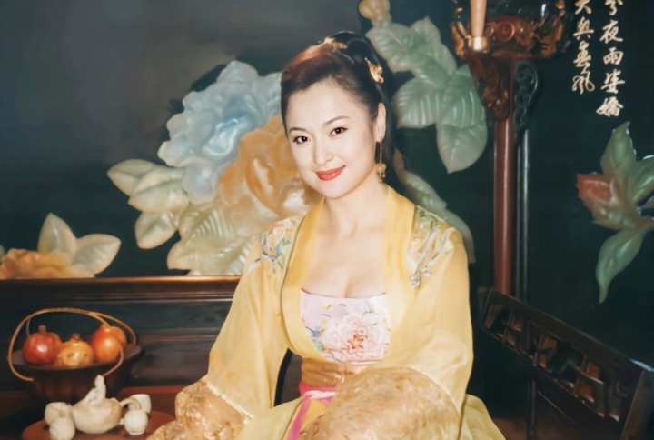 Cuộc sống tuổi U60 bên chồng tỷ phú của mỹ nhân gợi cảm nhất 'Thiên long bát bộ' - Ảnh 2. Cuộc sống tuổi U60 bên chồng tỷ phú của mỹ nhân gợi cảm nhất 'Thiên long bát bộ' - Ảnh 2.