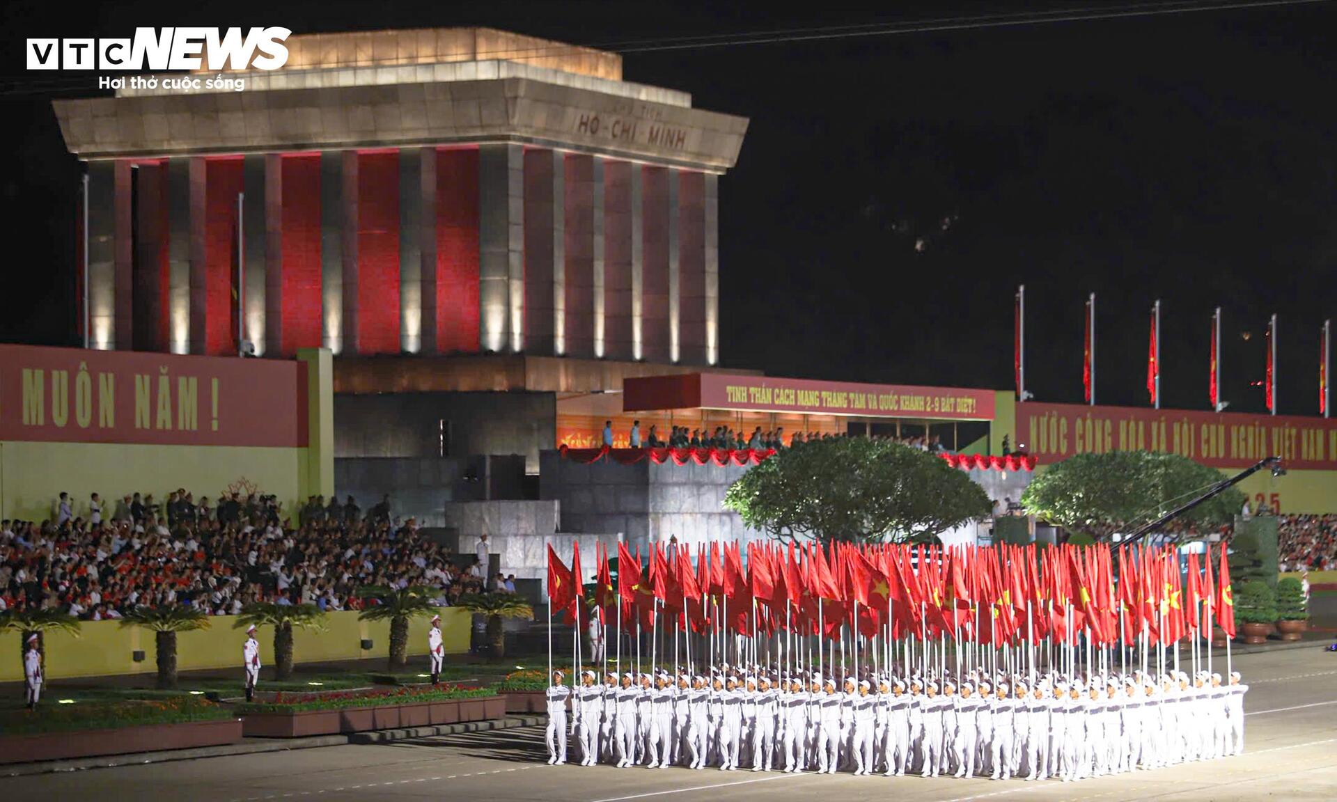 khi-the-hao-hung-so-duyet-cap-nha-nuoc-quang-truong-ba-dinh-3-23503552-1756341645564-1756341645798586925623.jpg