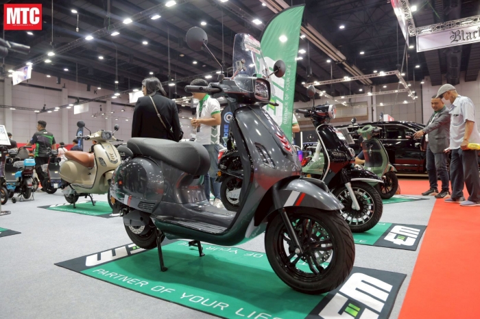 Xe máy điện giá 32 triệu đồng đẹp cổ điển tựa Vespa, trang bị ngang Air Blade, rẻ như Vision - Ảnh 2. Xe máy điện giá 32 triệu đồng đẹp cổ điển tựa Vespa, trang bị ngang Air Blade, rẻ như Vision - Ảnh 2.