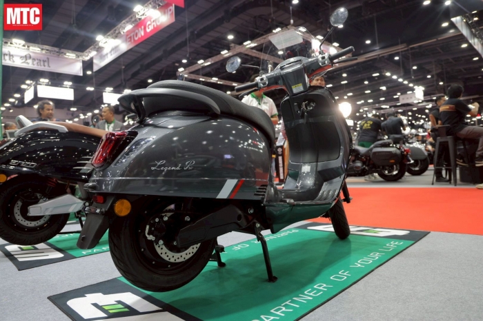 Xe máy điện giá 32 triệu đồng đẹp cổ điển tựa Vespa, trang bị ngang Air Blade, rẻ như Vision - Ảnh 4. Xe máy điện giá 32 triệu đồng đẹp cổ điển tựa Vespa, trang bị ngang Air Blade, rẻ như Vision - Ảnh 4.