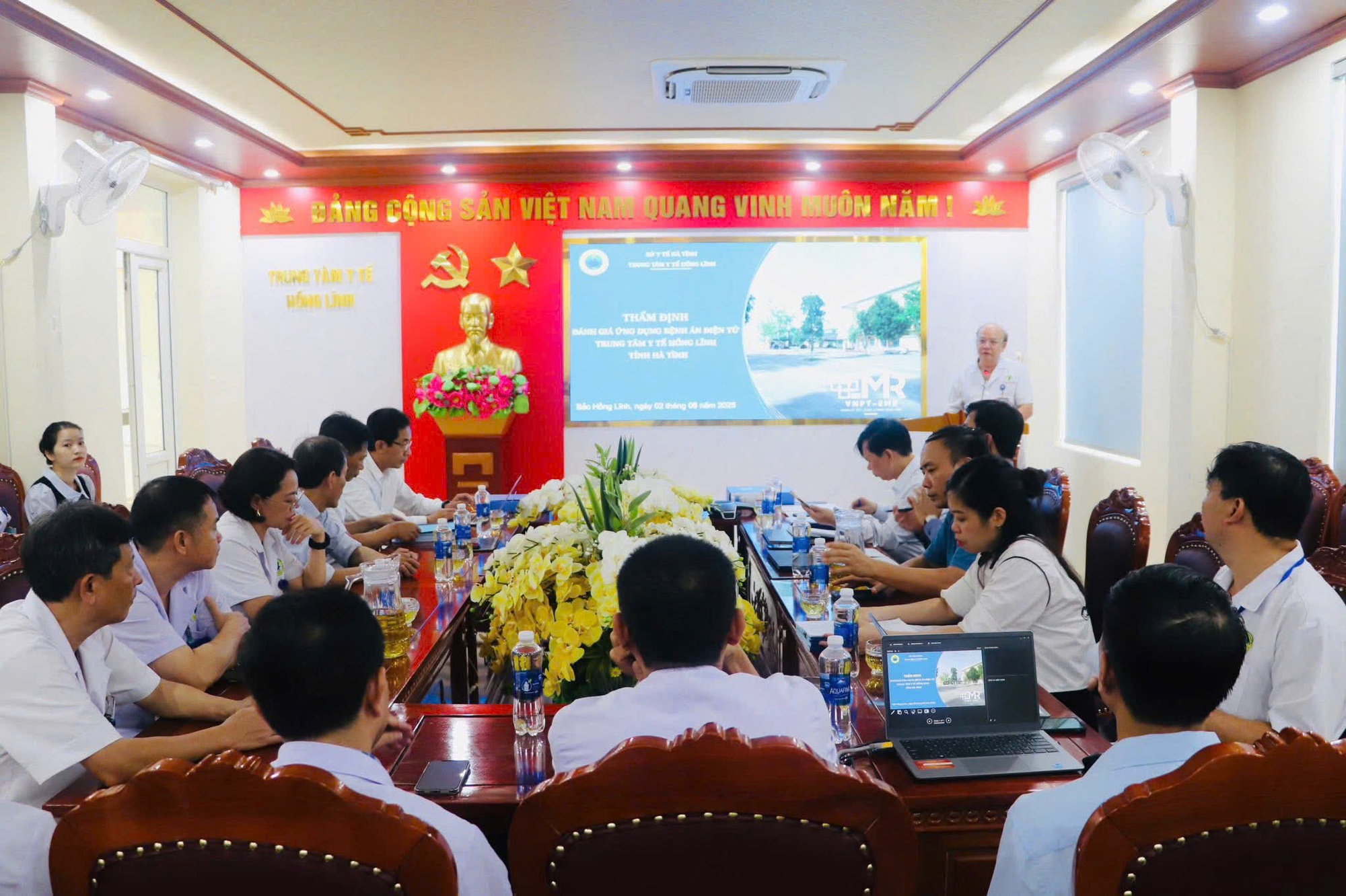 Đơn vị đầu tiên ở Hà Tĩnh hoàn tất thẩm định và sử dụng bệnh án điện tử- Ảnh 1. Đơn vị đầu tiên ở Hà Tĩnh hoàn tất thẩm định và sử dụng bệnh án điện tử- Ảnh 1.