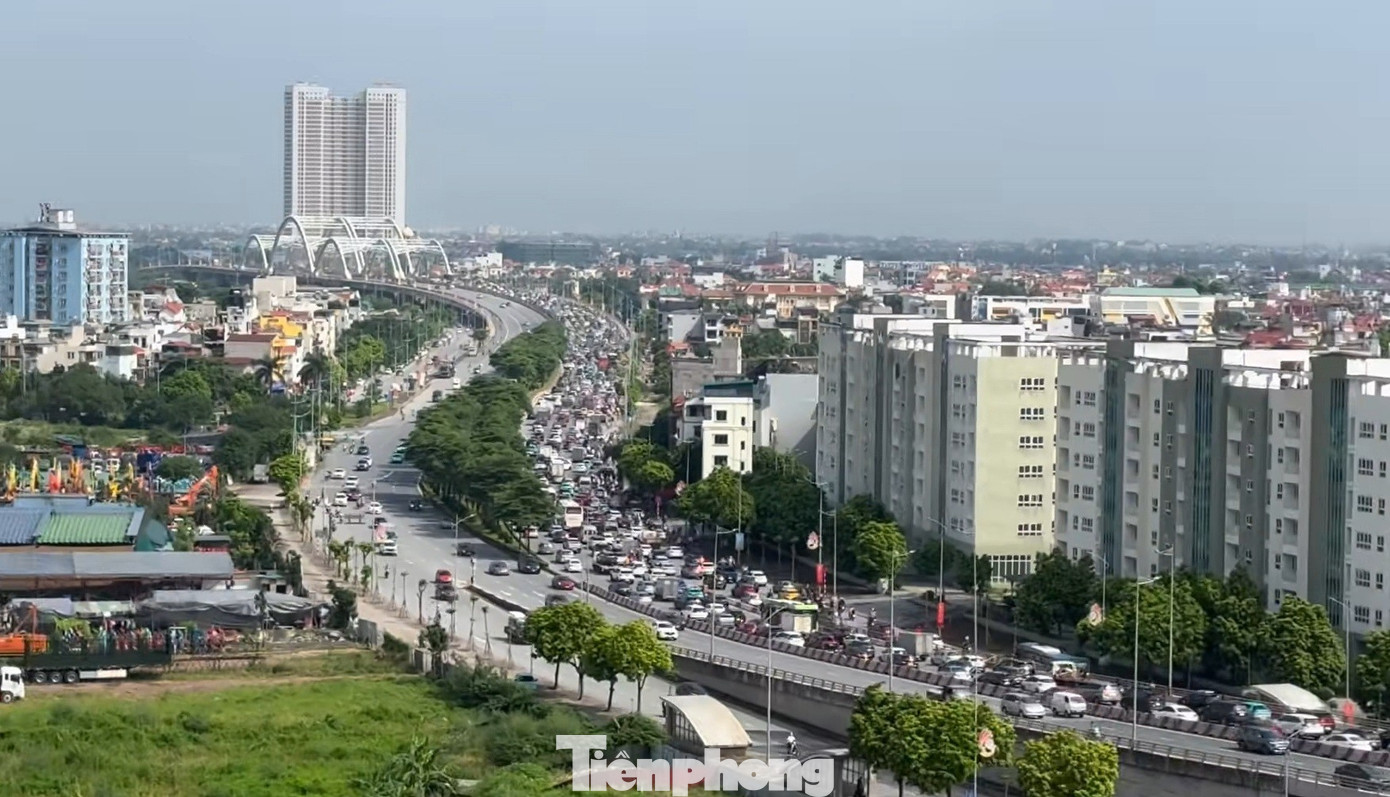 Phương tiện tăng gấp 2 - 3 lần, cửa ngõ Hà Nội và cao tốc ùn tắc kéo dài - Ảnh 5. Phương tiện tăng gấp 2 - 3 lần, cửa ngõ Hà Nội và cao tốc ùn tắc kéo dài - Ảnh 5.