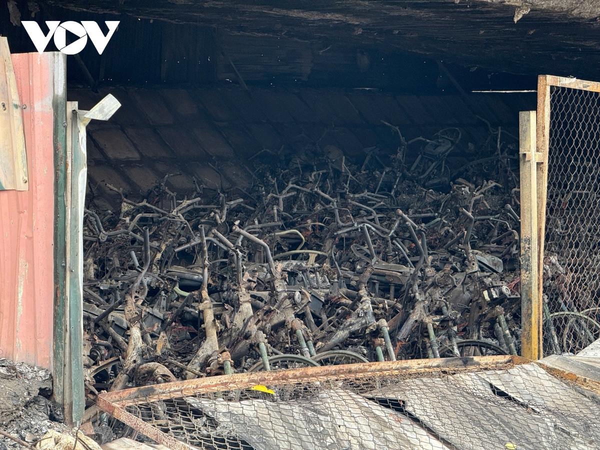 Cháy bãi xe ở cầu Vĩnh Tuy: Chủ phương tiện có được bồi thường? - Ảnh 2. Cháy bãi xe ở cầu Vĩnh Tuy: Chủ phương tiện có được bồi thường? - Ảnh 2.