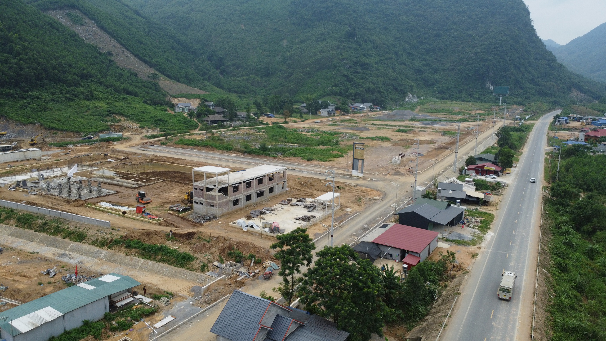 Tiếp vụ cụm công nghiệp Quảng Chu ở Thái Nguyên thi công kiểu 'tiền trảm hậu tấu': Hiện trạng khu đất ra sao?- Ảnh 3. Tiếp vụ cụm công nghiệp Quảng Chu ở Thái Nguyên thi công kiểu 'tiền trảm hậu tấu': Hiện trạng khu đất ra sao?- Ảnh 3.