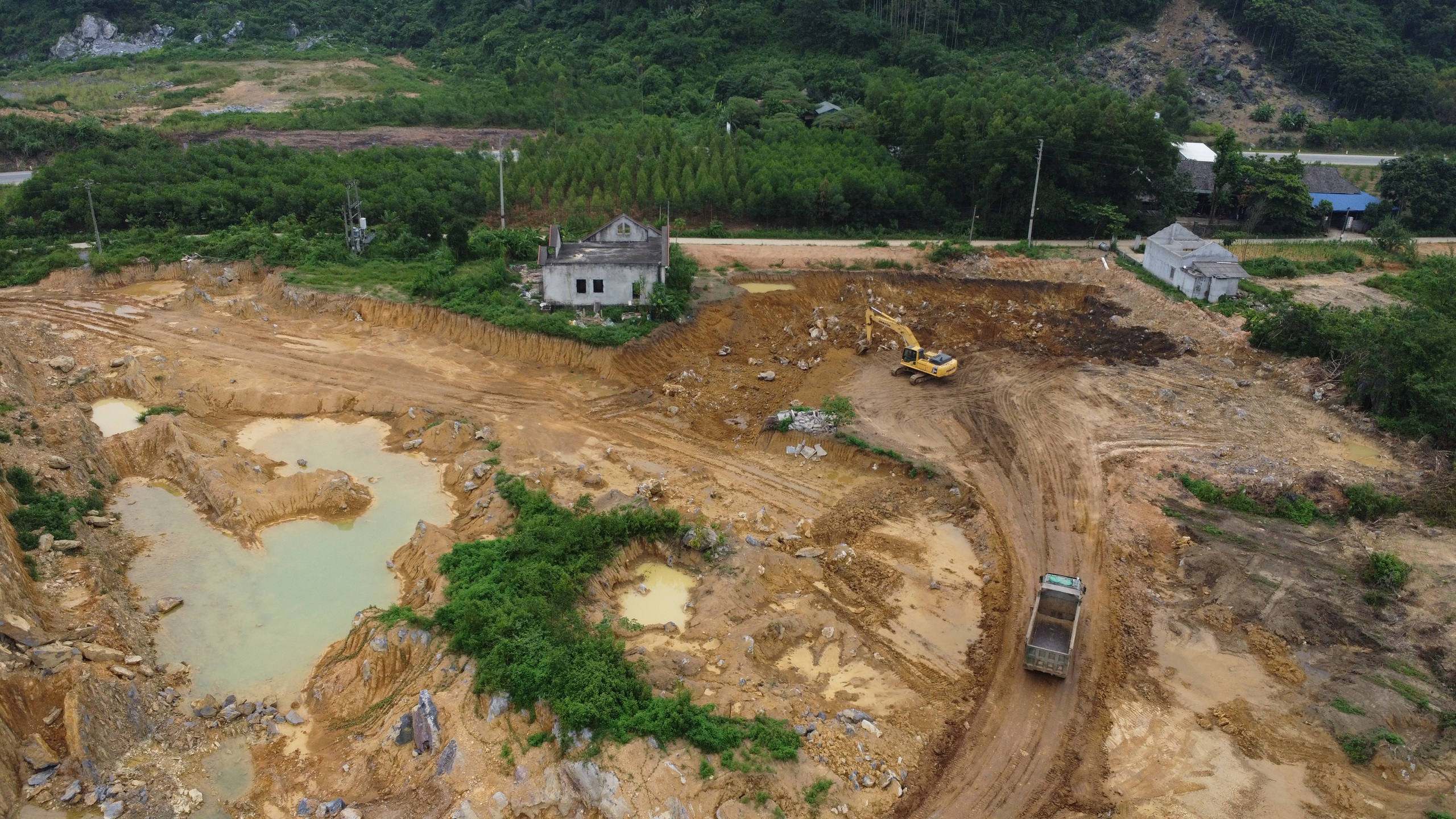 Tiếp vụ cụm công nghiệp Quảng Chu ở Thái Nguyên thi công kiểu 'tiền trảm hậu tấu': Hiện trạng khu đất ra sao?- Ảnh 9. Tiếp vụ cụm công nghiệp Quảng Chu ở Thái Nguyên thi công kiểu 'tiền trảm hậu tấu': Hiện trạng khu đất ra sao?- Ảnh 9.