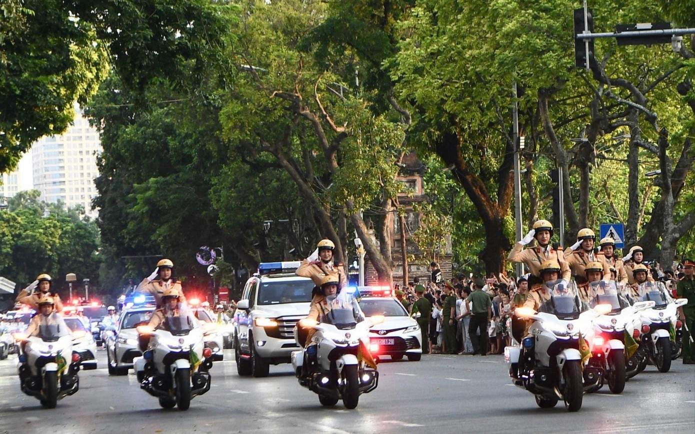 tin-cam-duong-175448944933588219304-0-0-869-1390-crop-1754489454381921535770.jpg