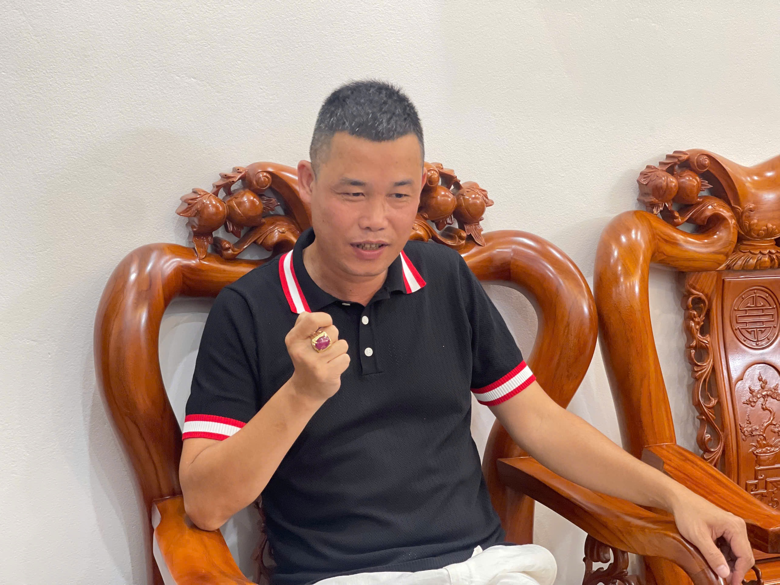 Hiệp Gà: 'Hạnh phúc với tôi giờ đơn giản lắm, sẵn sàng lau nhà, rửa bát và biết nghe lời vợ hơn' - Ảnh 2. Hiệp Gà: 'Hạnh phúc với tôi giờ đơn giản lắm, sẵn sàng lau nhà, rửa bát và biết nghe lời vợ hơn' - Ảnh 2.