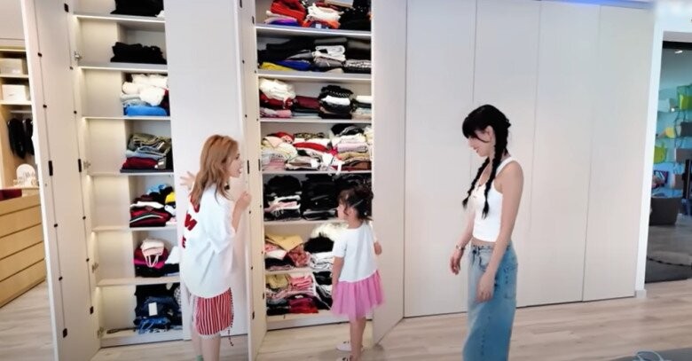 Chi tiết trong phòng ngủ dễ khiến người xem 'xấu hổ' của Ngọc Trinh có gì đặc biệt?- Ảnh 8.