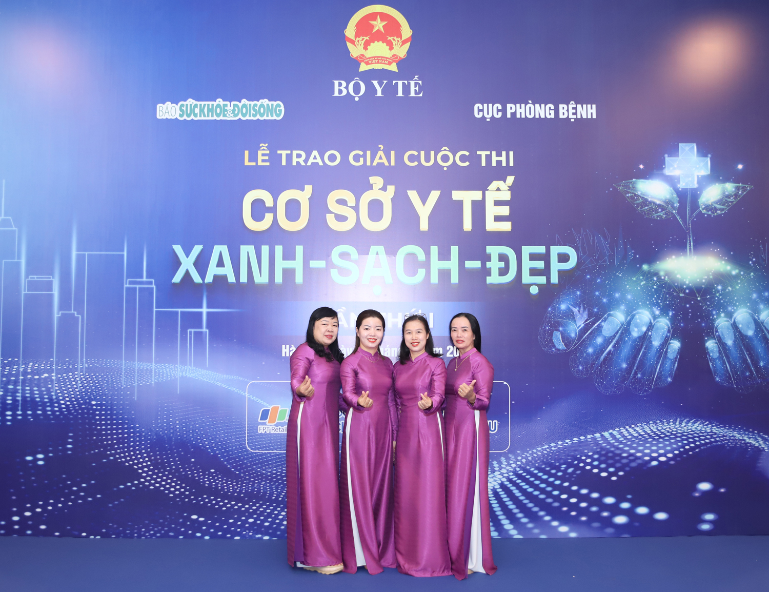 trao-giai-4-175456968801675833321-1754577104652-17545771050551895474639.jpg