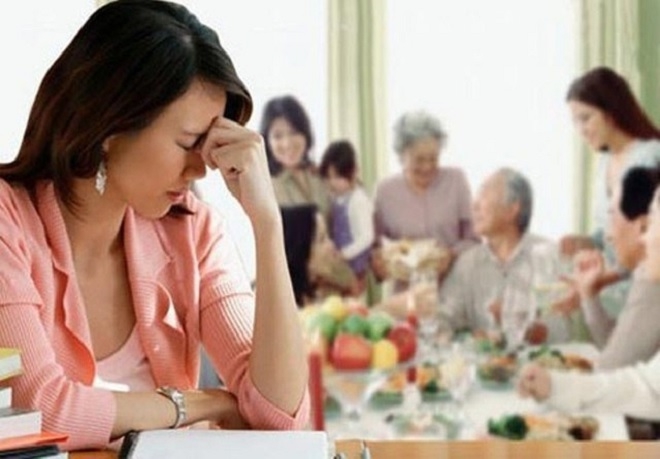 Không có tiền biếu quà xịn, tôi bị mẹ chồng bôi nhọ khắp nơi - Ảnh 2.