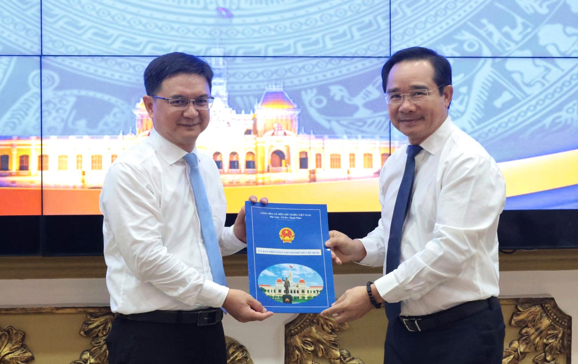trao-quyet-dinh-ong-nguyen-manh-cuong-17547044114031542224140-1754711976706-17547119769622015867188.jpg