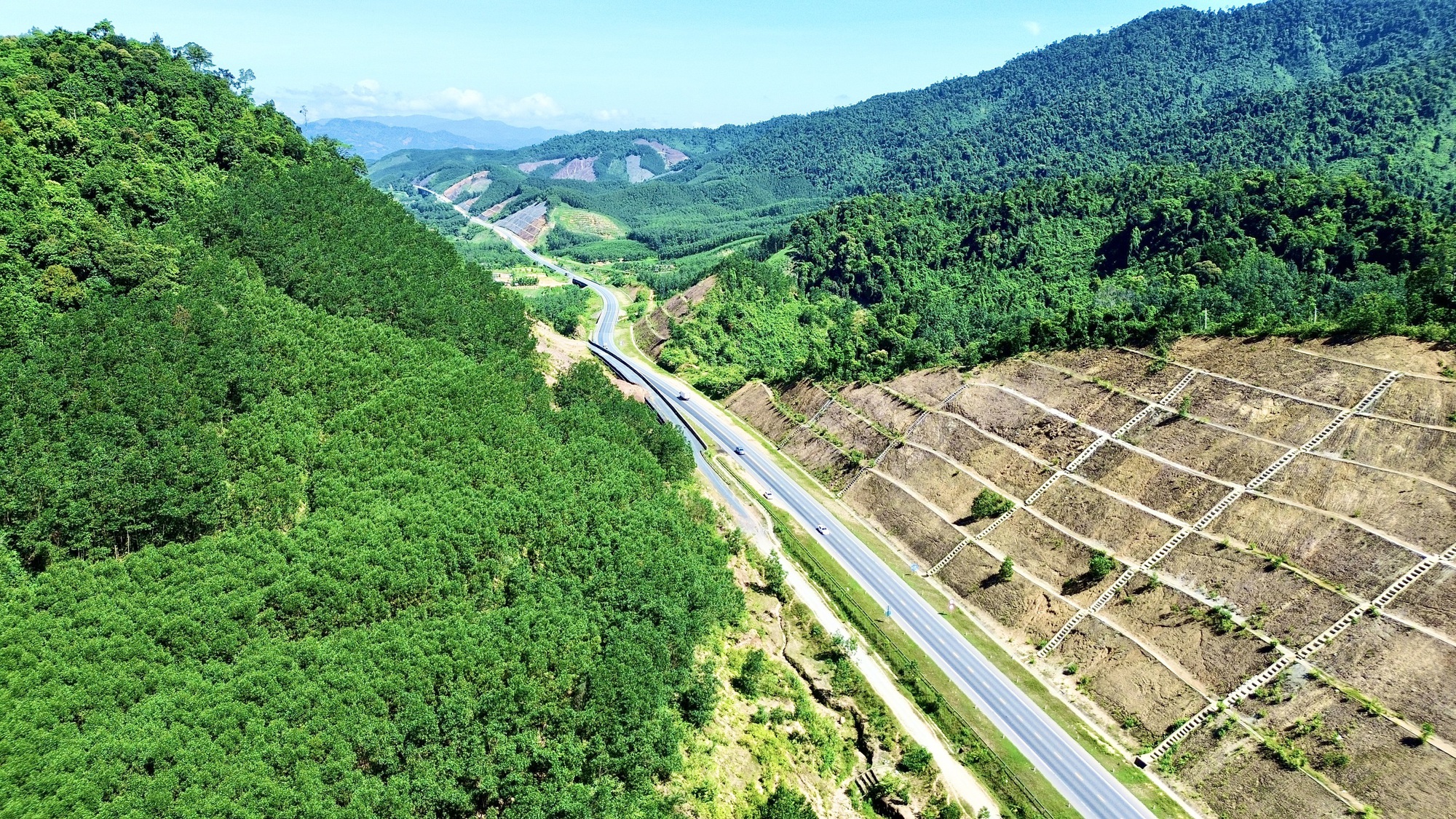 tren-dai-cong-truong-du-an-mo-rong-cao-toc-nghin-ty-sau-2-thang-trien-khai-22-17546575165601290023870-1754703764246-17547037648211062526716.jpg