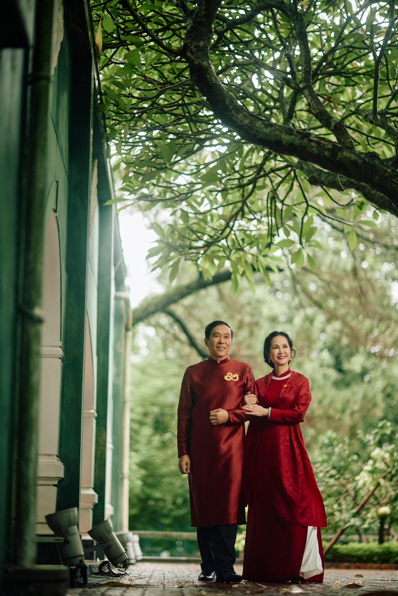 Umělecký pár Lan Huong - Do Ky „následuje“ trend milování ao dai – milování venkova – Foto 9. Vợ chồng nghệ sĩ Lan Hương - Đỗ Kỷ 'đu' trend yêu áo dài - yêu đất nước - Ảnh 9.
