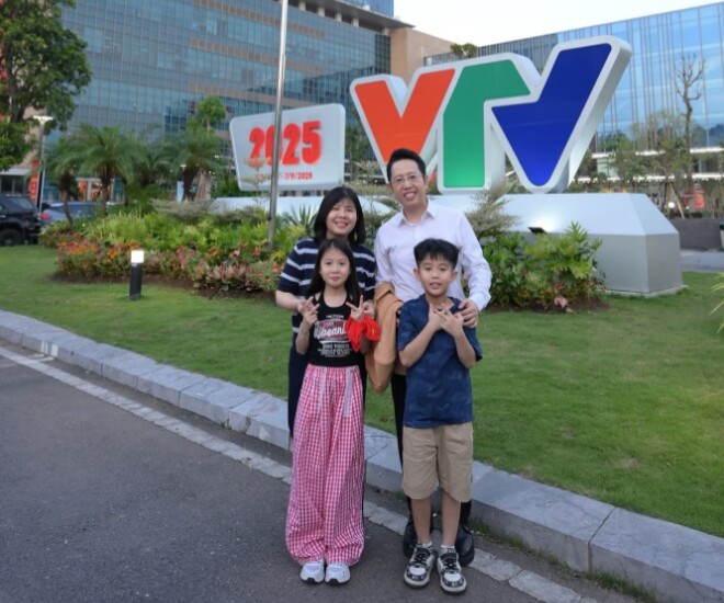 BTV VTV Việt Khuê khoe gia đình hạnh phúc trong biệt thự lãng mạn và hiện đại - Ảnh 1.