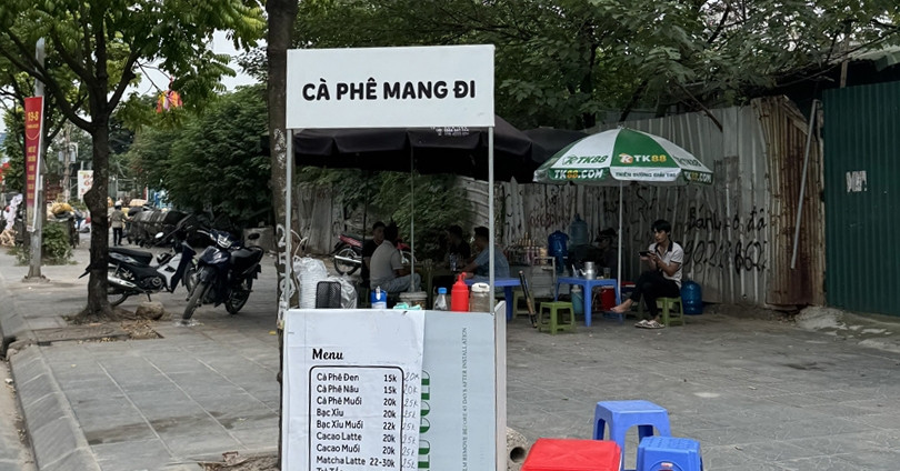 Bán cà phê mang đi, ‘cửa ngõ khởi nghiệp’ liêu xiêu trên vỉa hè