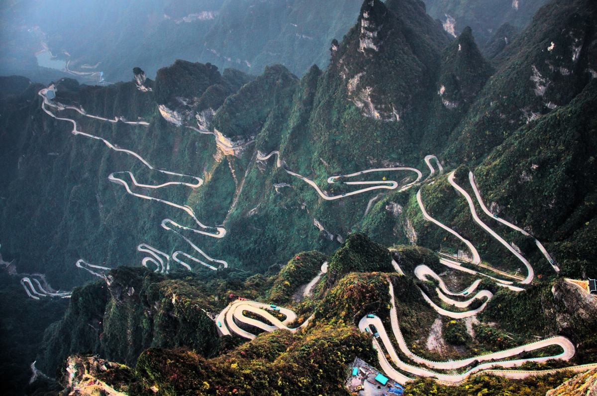 tianmen-mountain-big-gate-road-z-17573066679591364007856-1757465177280-17574651775981596604197.jpg