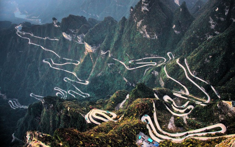 tianmen-mountain-big-gate-road-z-17573066679591364007856-46-0-796-1200-crop-1757306974537480927016-1757465173910-1757465174287119865665.jpg