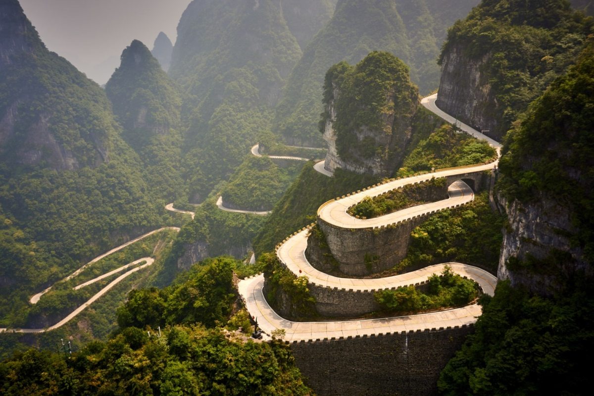 tianmen-mountain-big-gate-road-z-2-1757306800478202745711-1757465181318-17574651815661502013541.jpg
