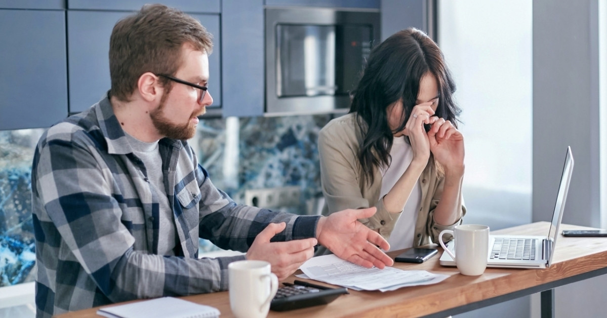 Vợ vay tiền chơi cờ bạc, chu cấp t&igrave;nh trẻ: Chồng c&oacute; phải trả nợ khi ly h&ocirc;n?