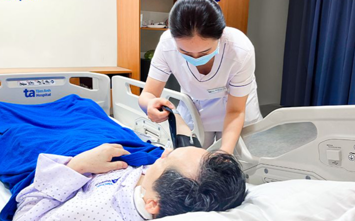 Người đàn ông bất ngờ đột quỵ khi đi du lịch: Bác sĩ chỉ rõ nguyên nhân - Ảnh 1.