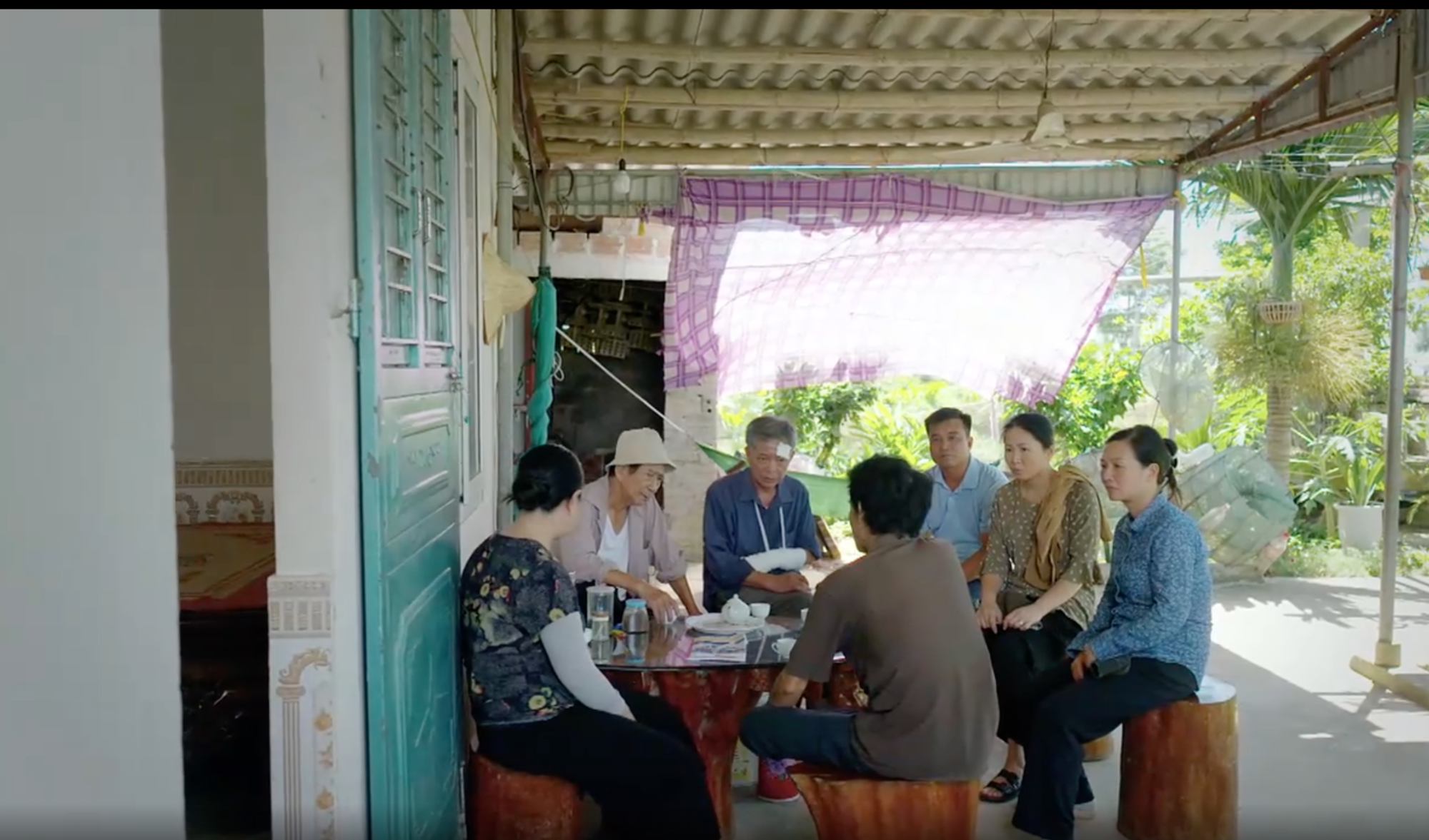 'Có anh, nơi ấy bình yên' tập mới nhất: Mỏ đá của chủ tịch xã bị phát hiện sai phạm - Ảnh 1.