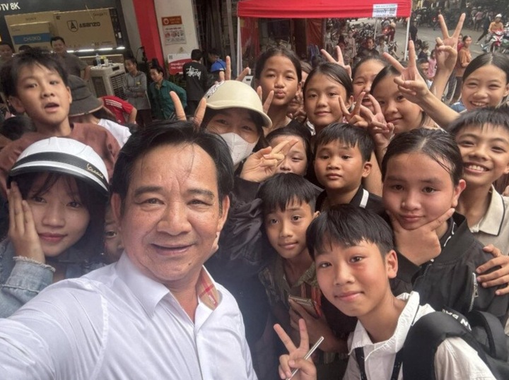 Cuộc đời trái ngược của cặp bài trùng nổi tiếng nhất 'Gặp nhau cuối tuần' - Ảnh 2. Cuộc đời trái ngược của cặp bài trùng nổi tiếng nhất 'Gặp nhau cuối tuần' - Ảnh 2.